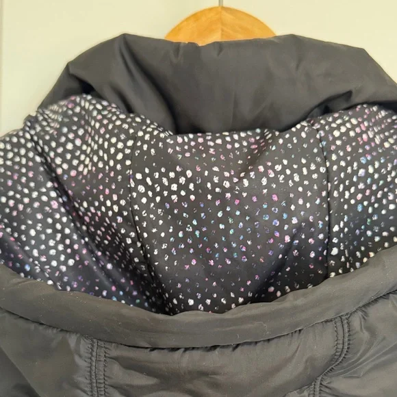 The North Face Women's Black Puffer Jacket - Picture 4 of 6